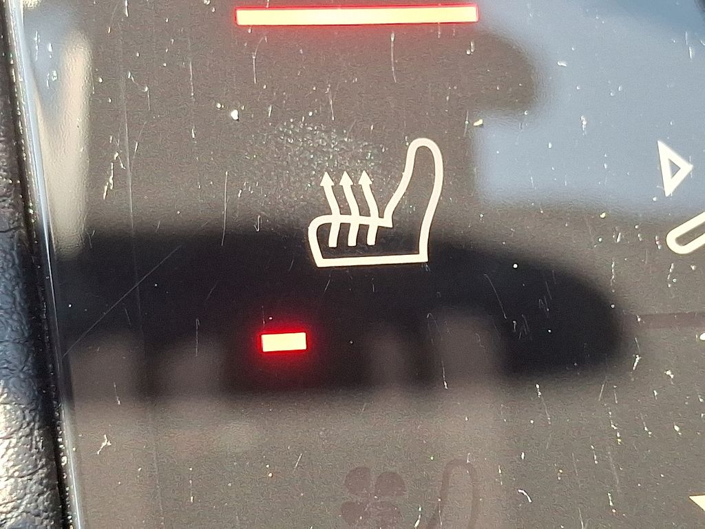 Thumbnail: 2023 Porsche Macan - 25