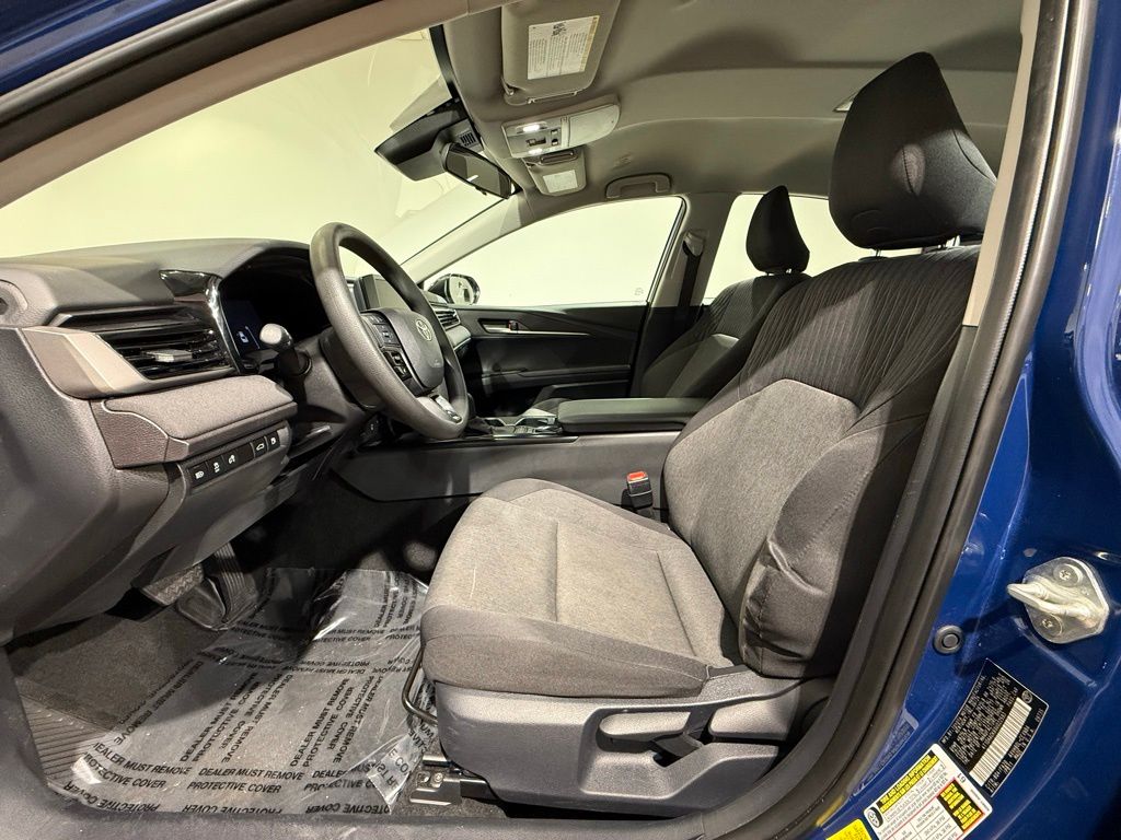 Thumbnail: 2025 Toyota Camry - 12