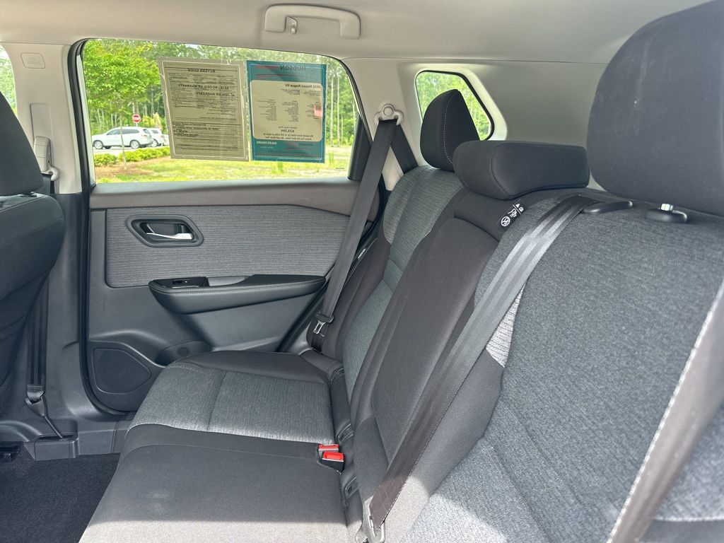 2021 Brilliant Silver Metallic Nissan Rogue SV AWD SUV