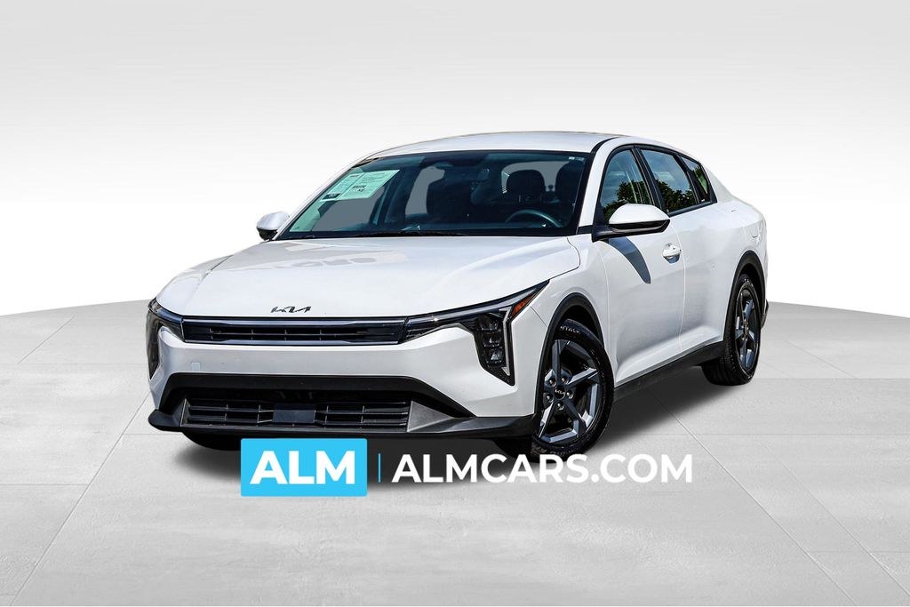 2025 Kia K4 LXS AT's photo