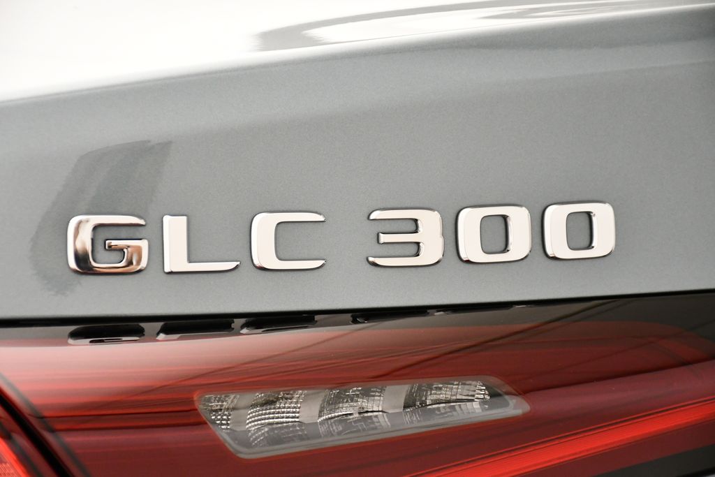 2025 Mercedes-Benz GLC 300 9