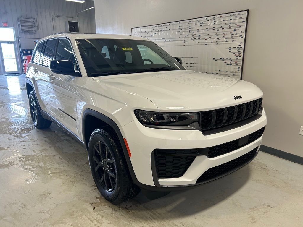new 2026 Jeep Grand Cherokee car, priced at $42,499