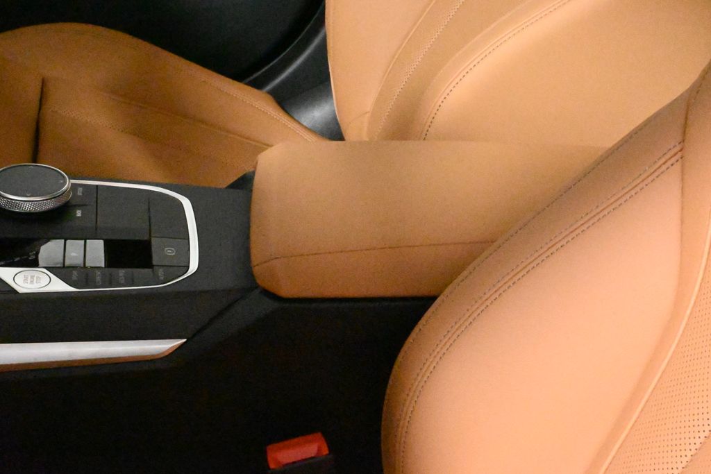 Thumbnail: 2025 BMW 3 Series - 25