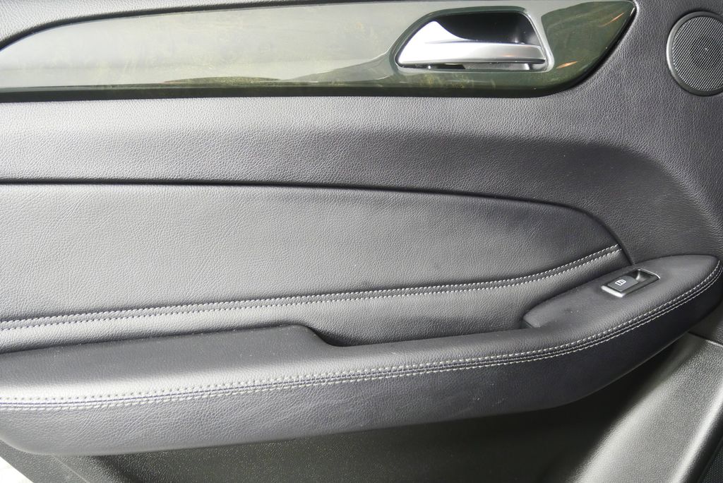 Thumbnail: 2016 Mercedes-Benz GLE - 14