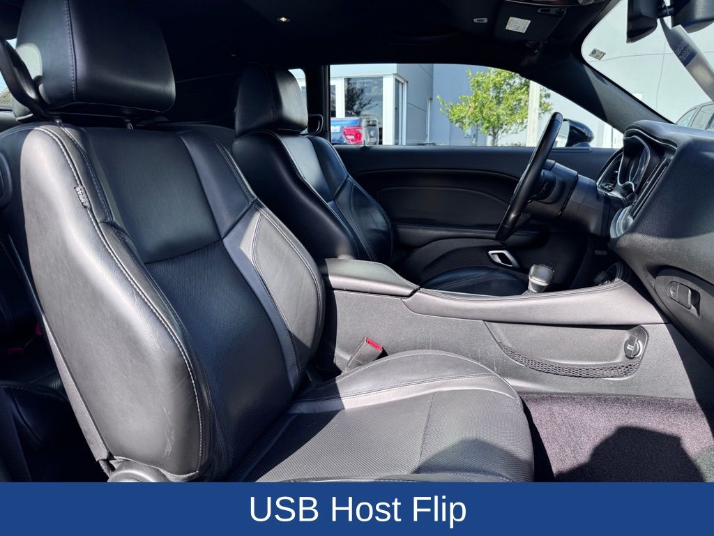 2017 Dodge Challenger SXT Plus