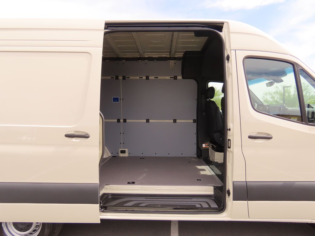 Thumbnail: 2025 Mercedes-Benz Sprinter - 25