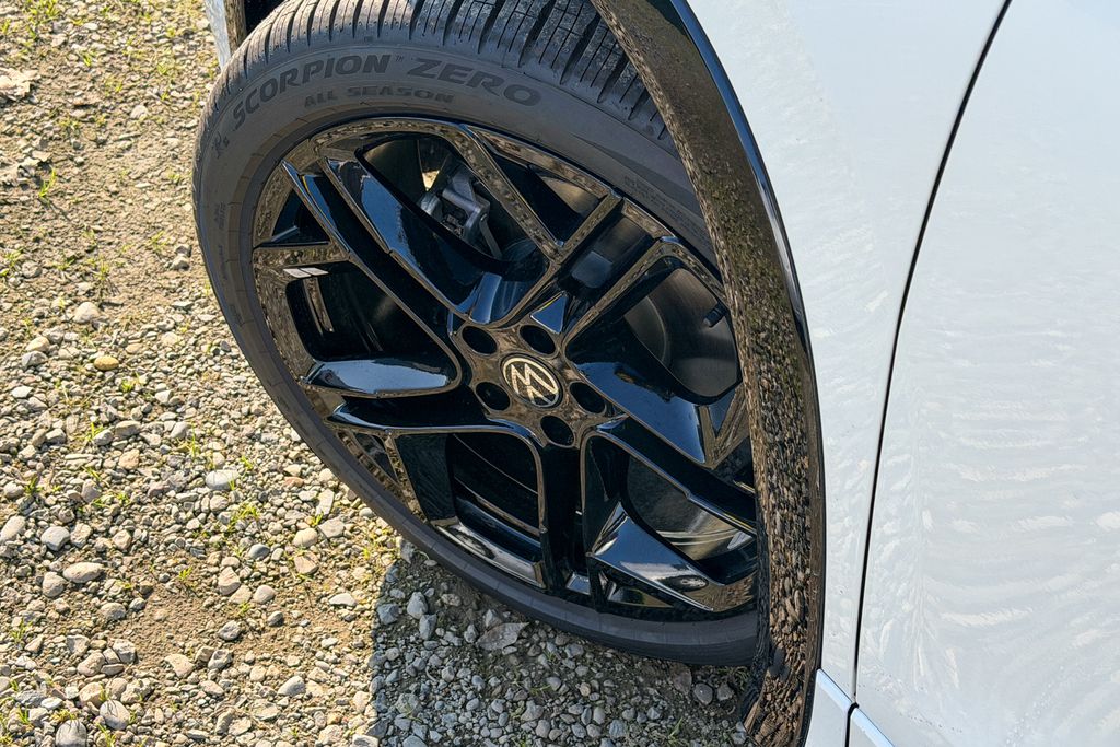 New 2026 White Volkswagen 2.0T SE R-Line Black image 11