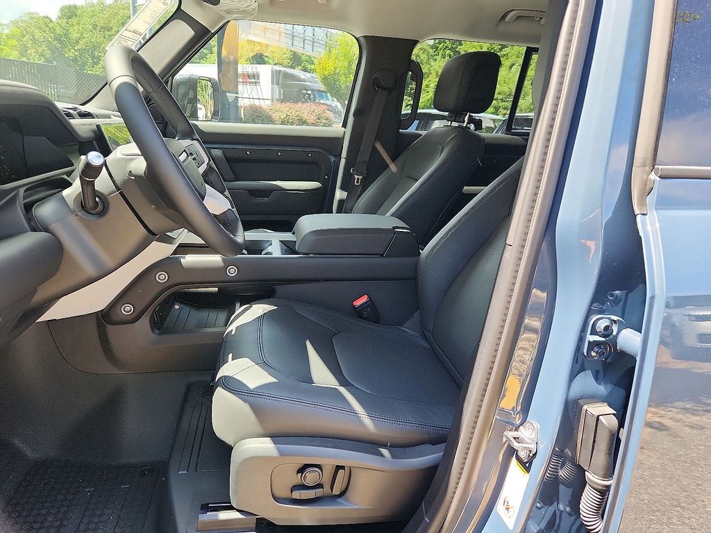 Thumbnail: 2025 Land Rover Defender - 6