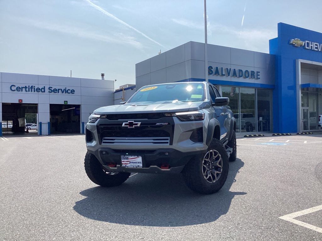 Sterling Gray Metallic 2023 Chevrolet Colorado Pickup Truck Four-Wheel Drive 8-Speed Automatic