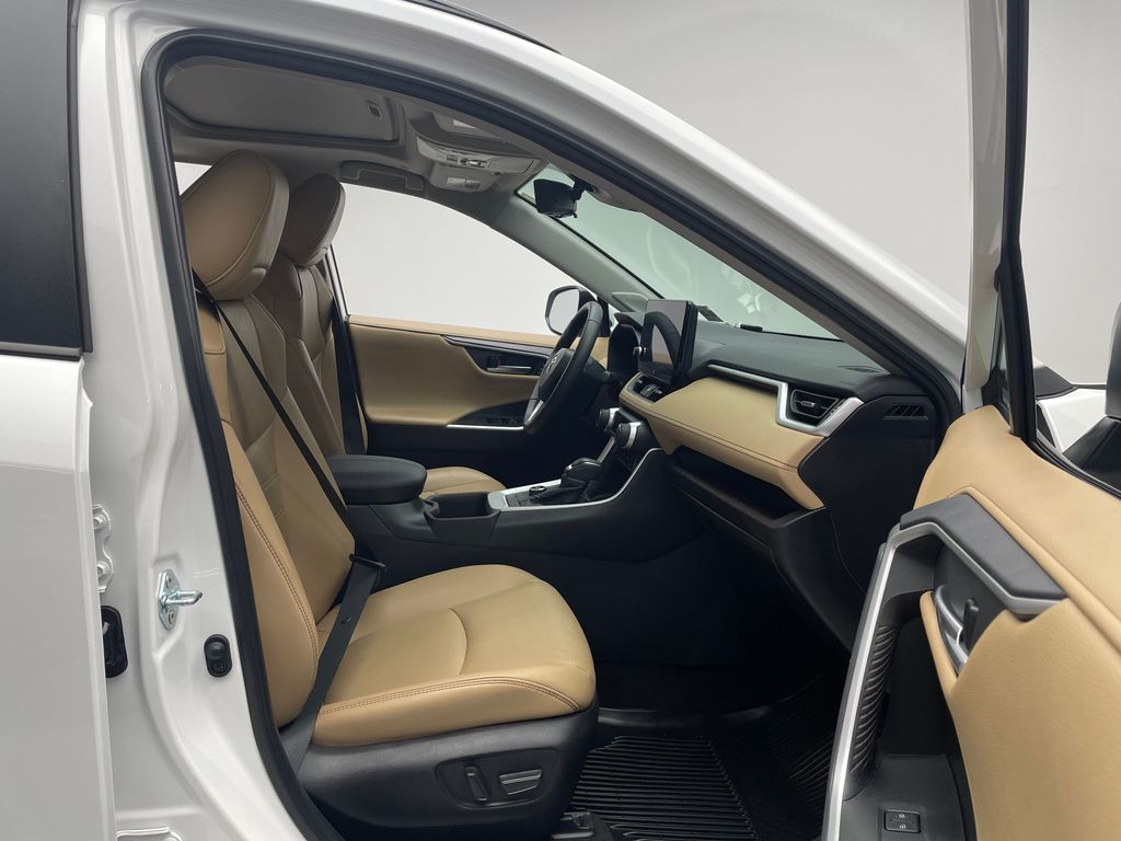 Thumbnail: 2023 Toyota RAV4 - 17