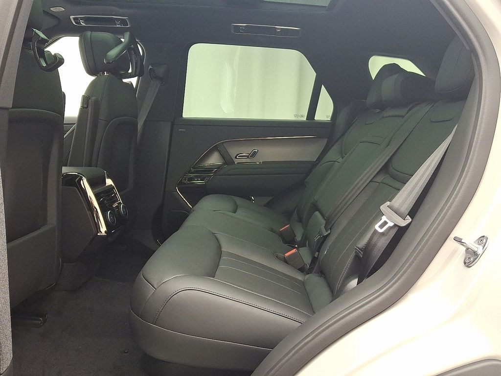 Thumbnail: 2025 Land Rover Range Rover Sport - 6