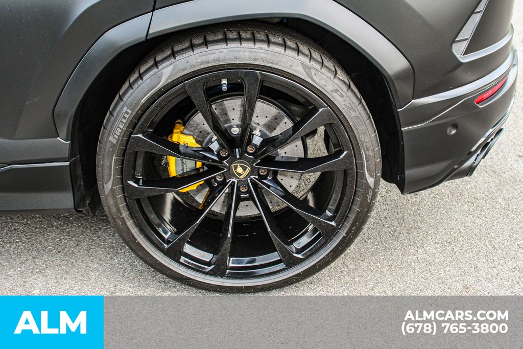 Used 2020 Blue Lamborghini Base image 16