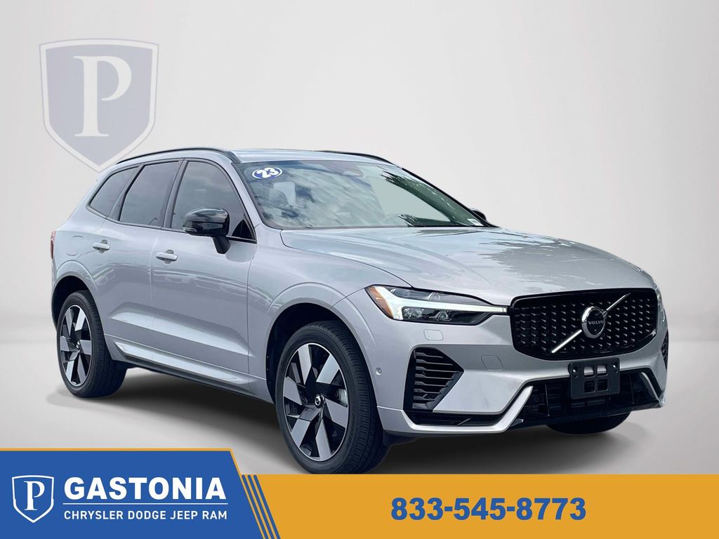 2023 Volvo XC60 Recharge Plug-In Hybrid T8 Plus Dark Theme