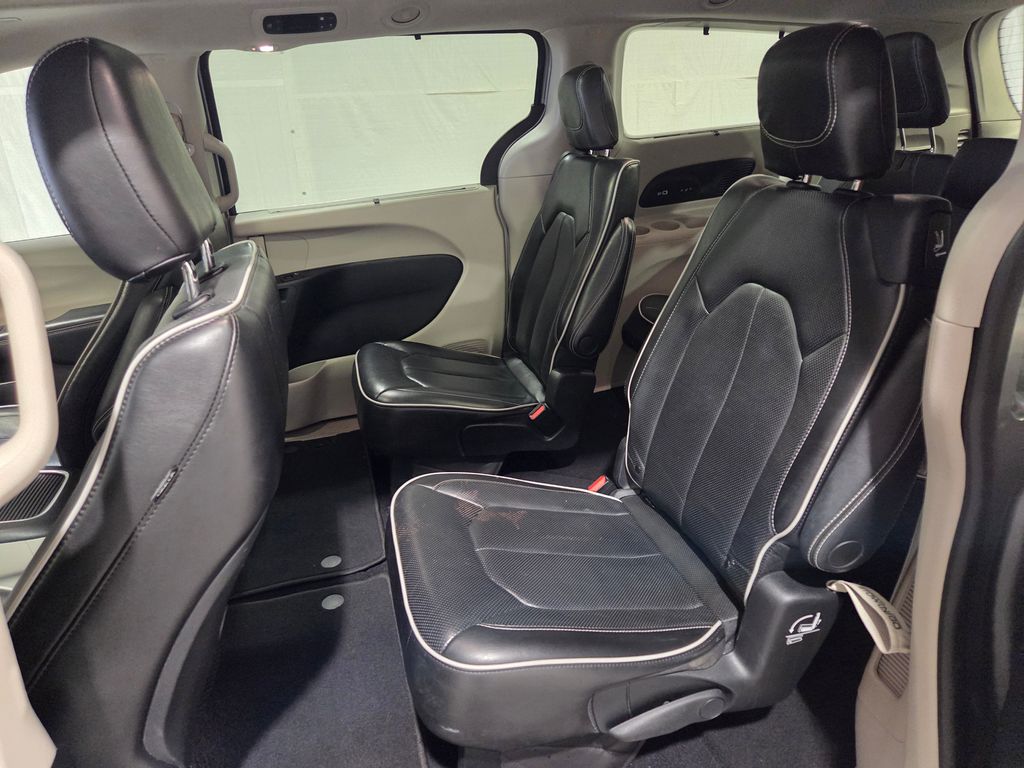 2021 Chrysler Pacifica Limited photo