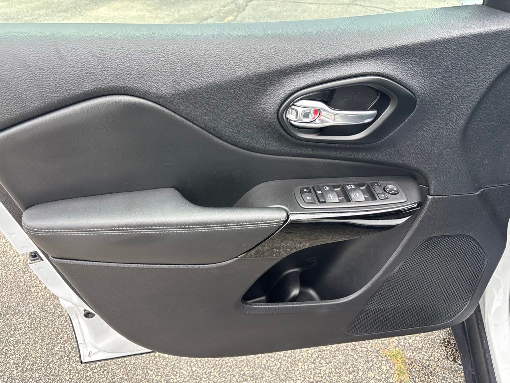 Used 2023 Jeep Cherokee SUV
