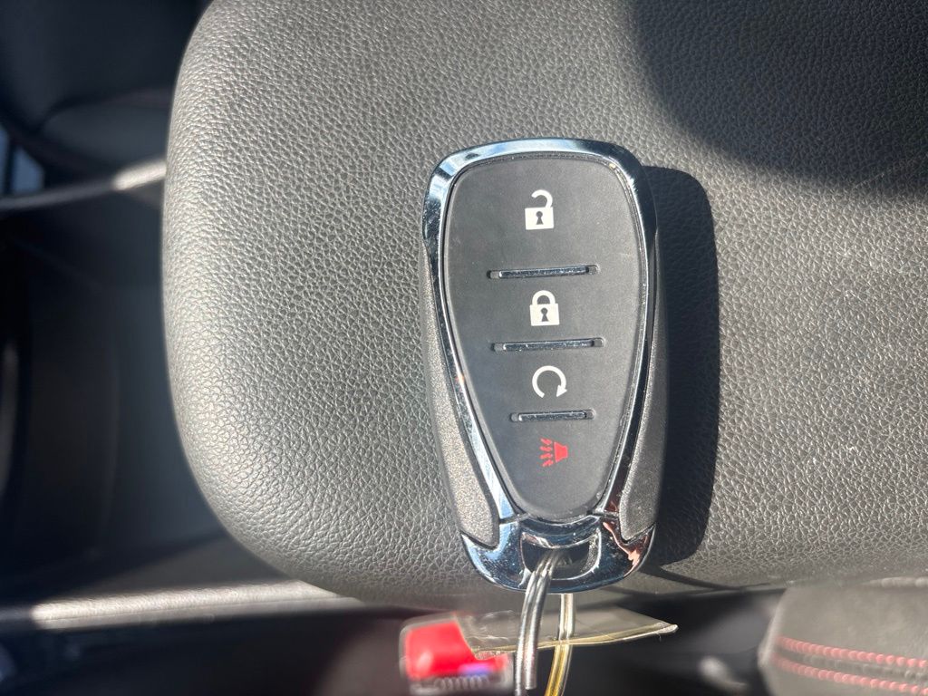 Used 2025 Chevrolet Trax SUV