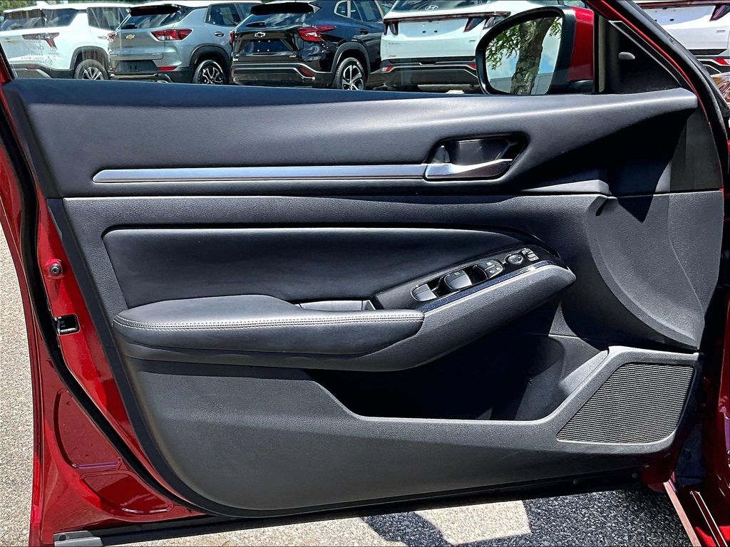 2023 Nissan Altima — photo 9