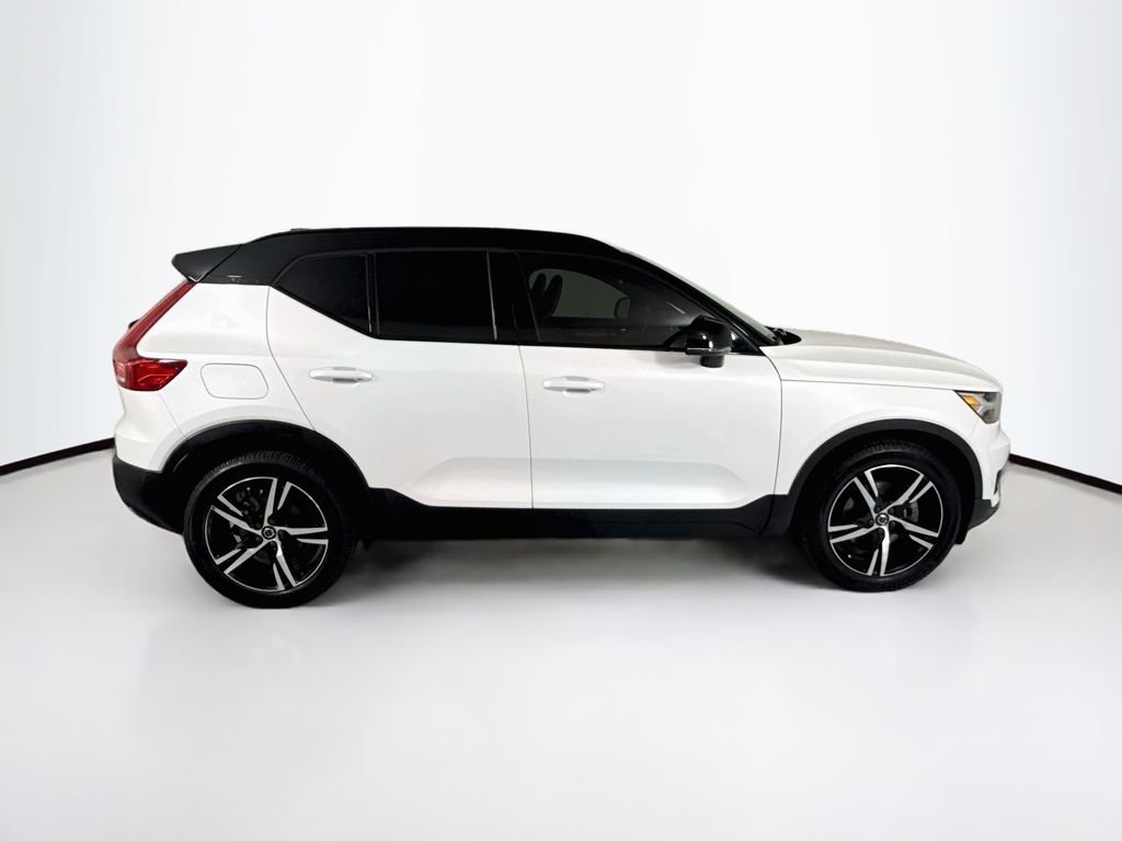 Thumbnail: 2019 Volvo XC40 - 4