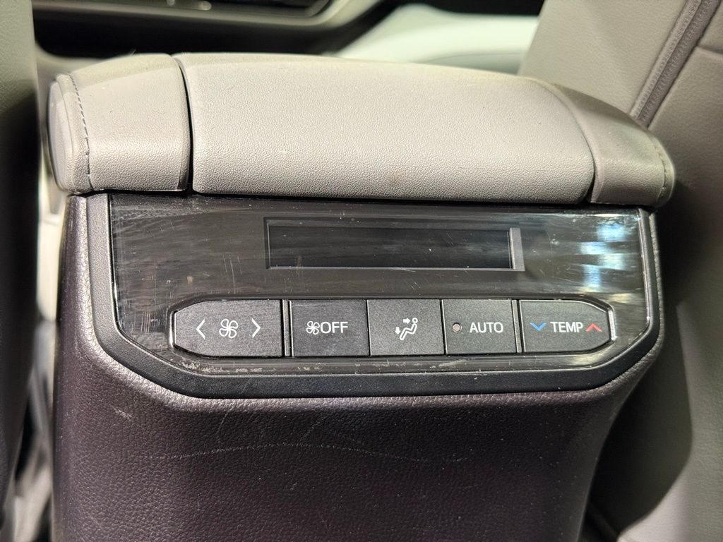 Thumbnail: 2022 Toyota Highlander - 22