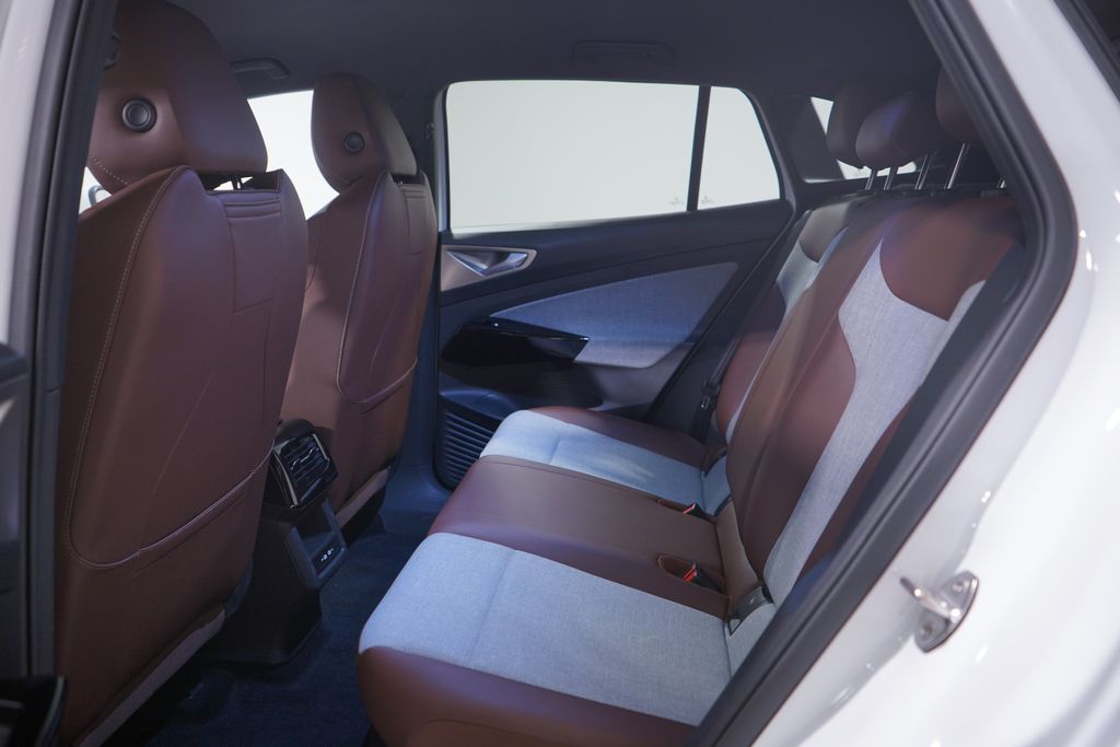 Thumbnail: 2023 Volkswagen ID.4 - 9