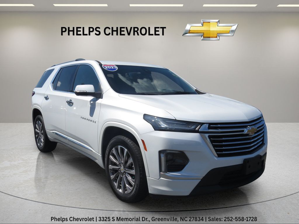 White (Iridescent Pearl Tricoat) 2023 Chevrolet Traverse SUV / Crossover Front-Wheel Drive 9-Speed Automatic