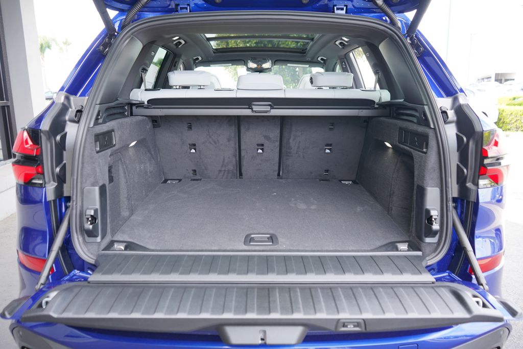 Thumbnail: 2026 BMW X5 - 21