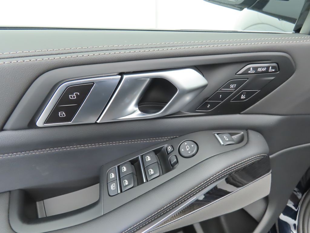 Thumbnail: 2026 BMW X7 - 23