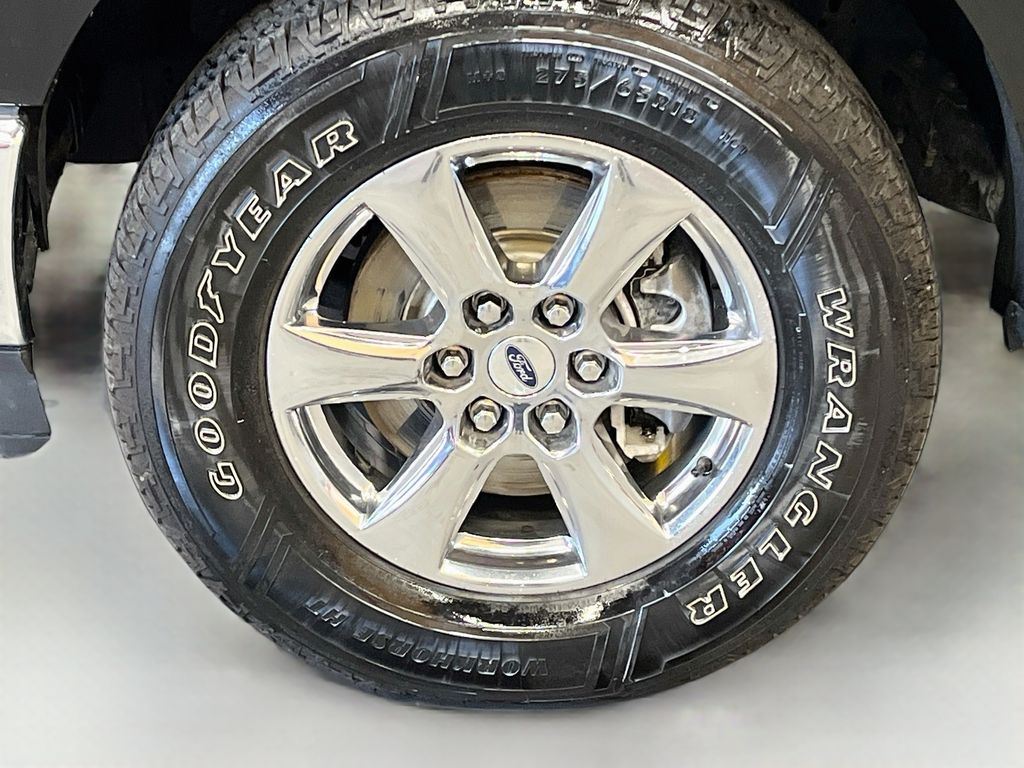 Used 2023 Black Metallic Ford Lariat image 32