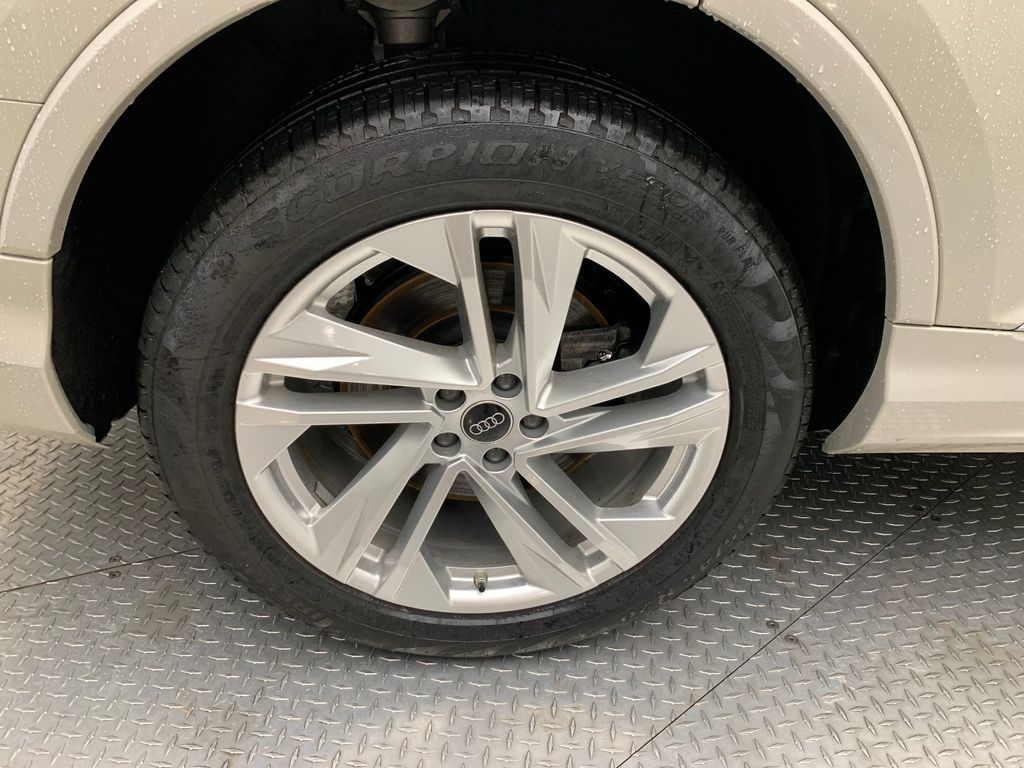 Thumbnail: 2023 Audi Q7 - 10