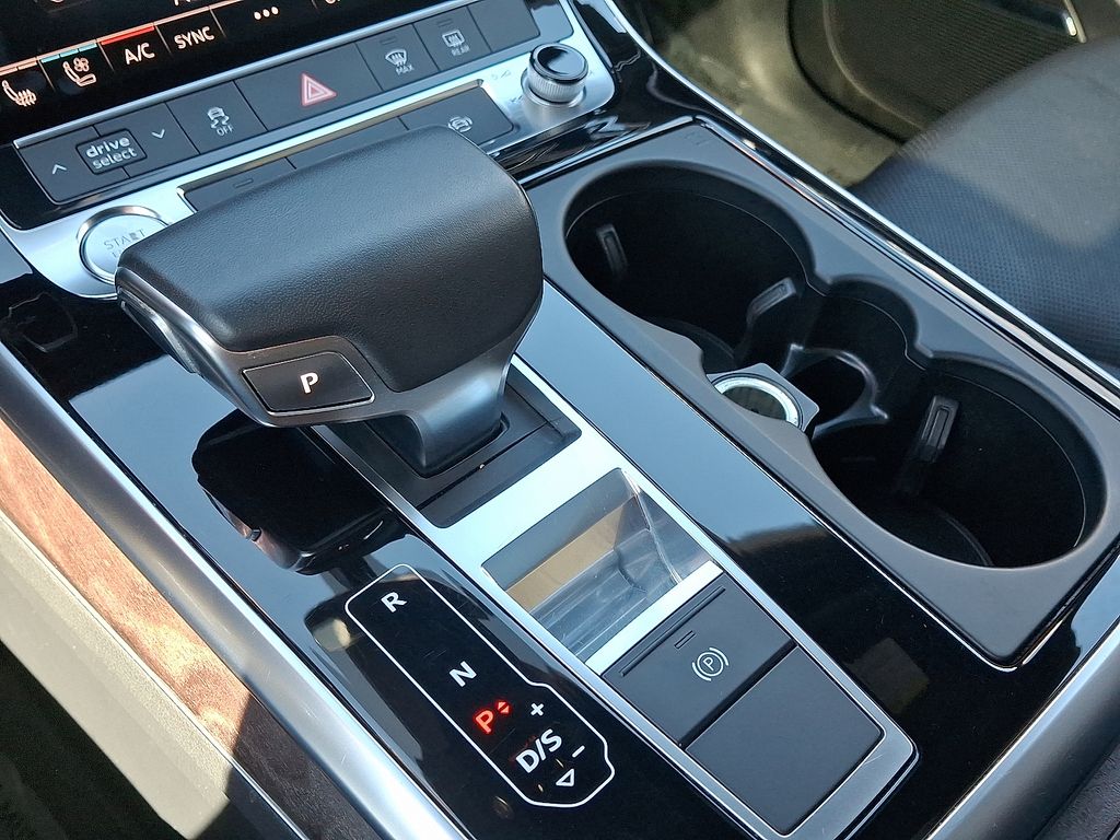 Thumbnail: 2019 Audi Q8 - 15
