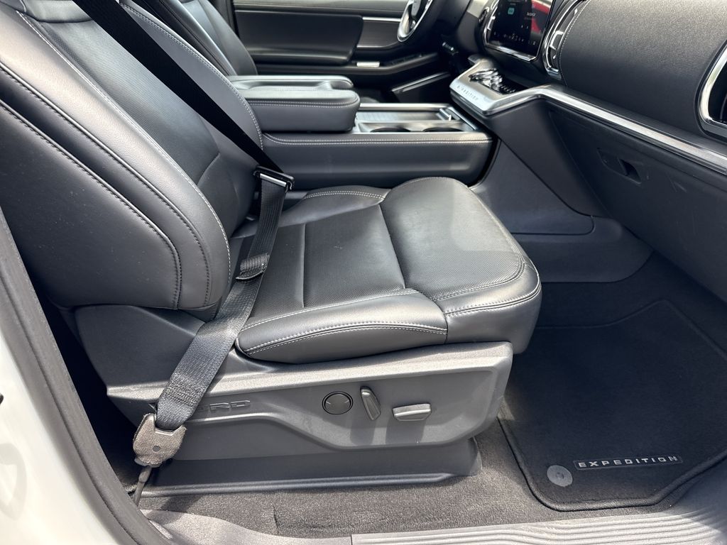 Used 2025 Ford Expedition SUV
