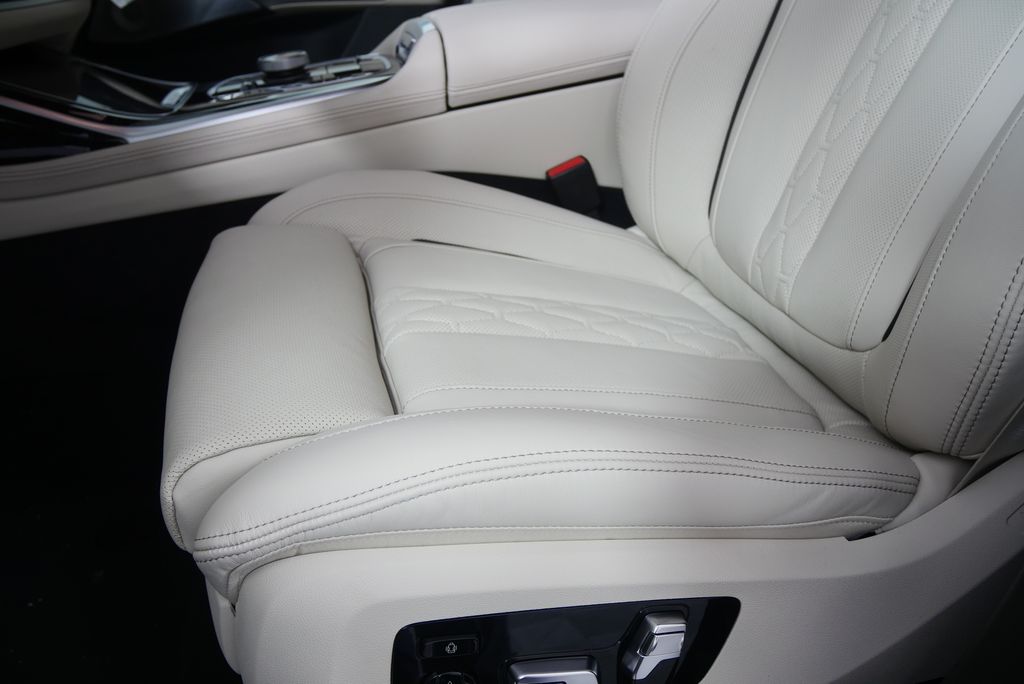 Thumbnail: 2026 BMW X7 - 11