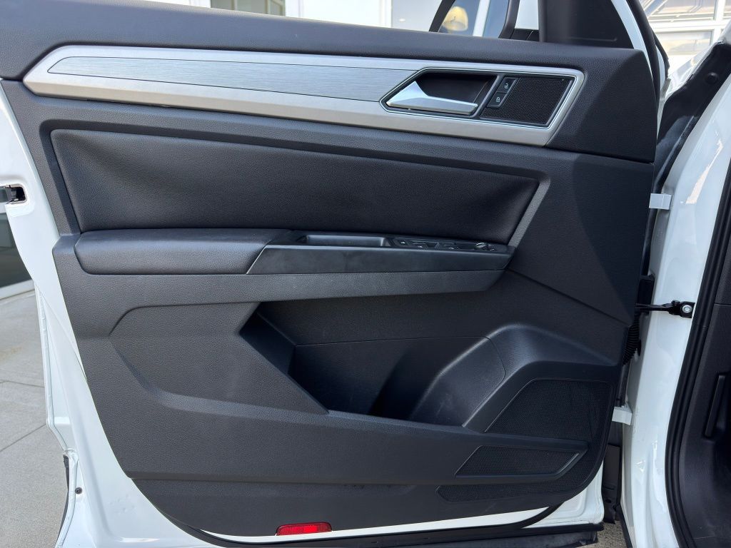 2018 Volkswagen Atlas 2.0T SE  at Royal Nissan