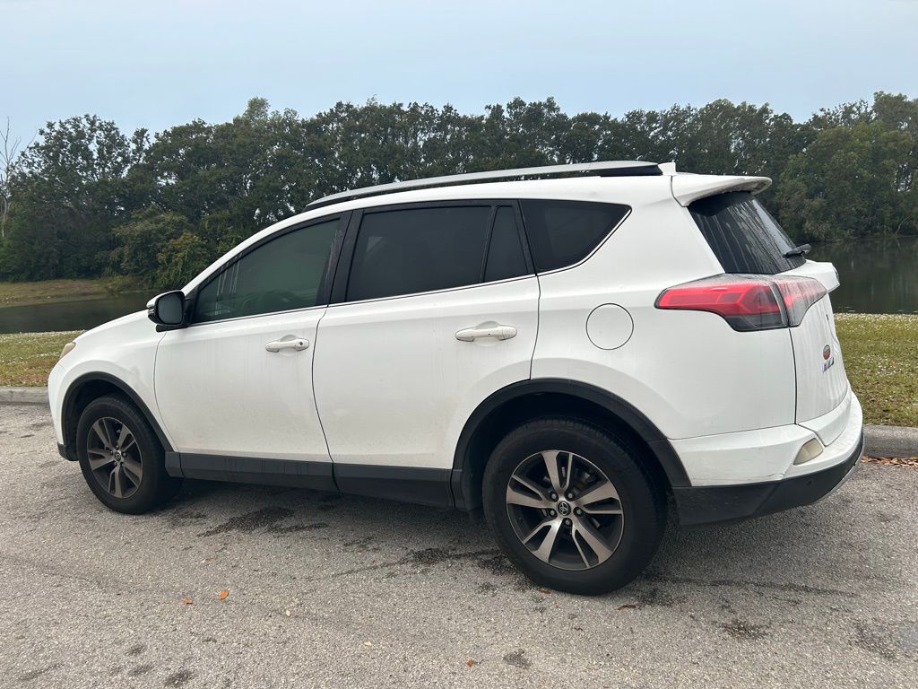 Thumbnail: 2018 Toyota RAV4 - 3