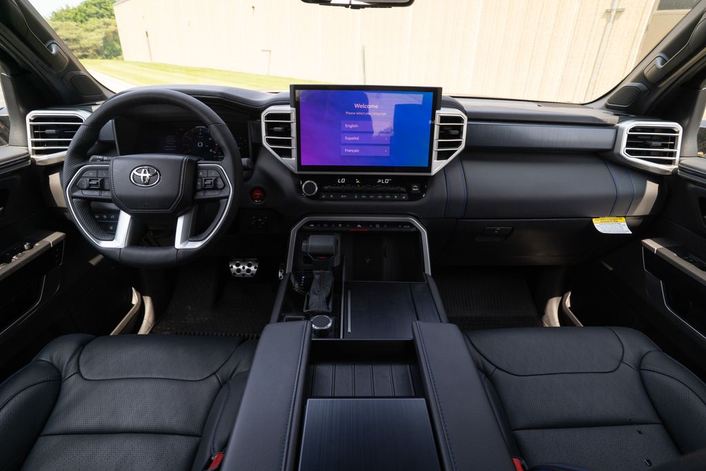 2025 Toyota Tundra Platinum - Photo 10