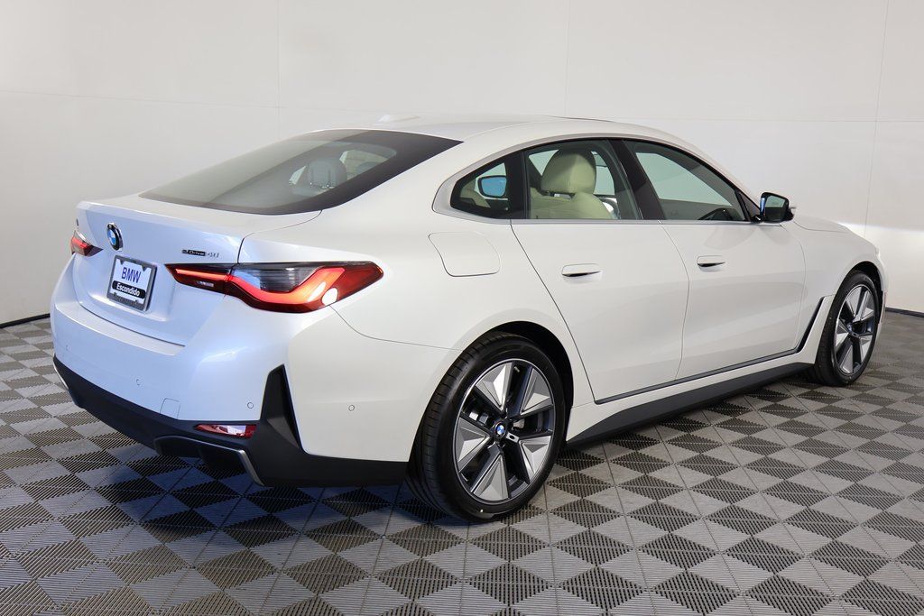 Thumbnail: 2026 BMW i4 - 2