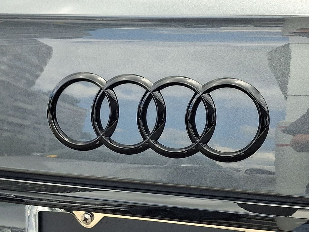 Thumbnail: 2024 Audi SQ5 - 30