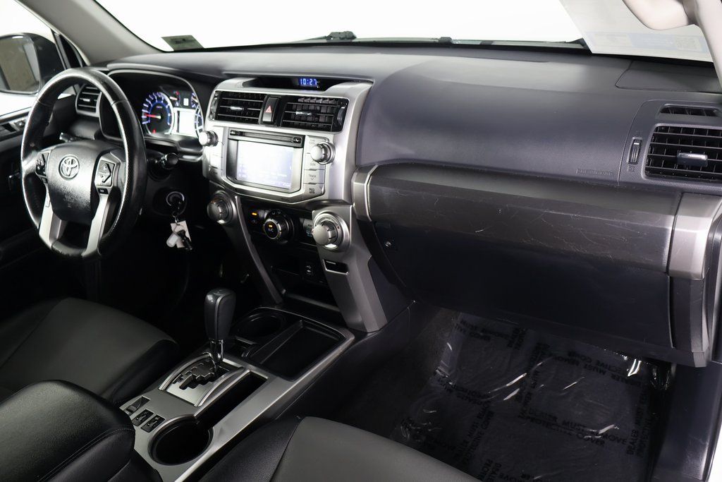 Thumbnail: 2015 Toyota 4Runner - 9