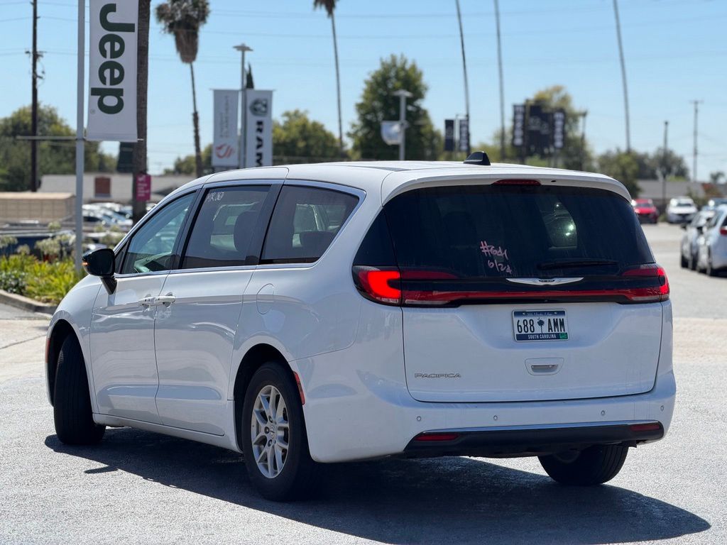 View vehicle photo 2