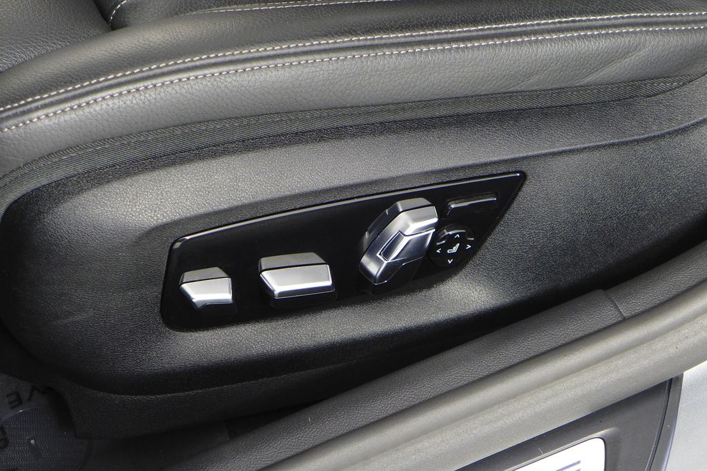 Thumbnail: 2023 BMW 5 Series - 22