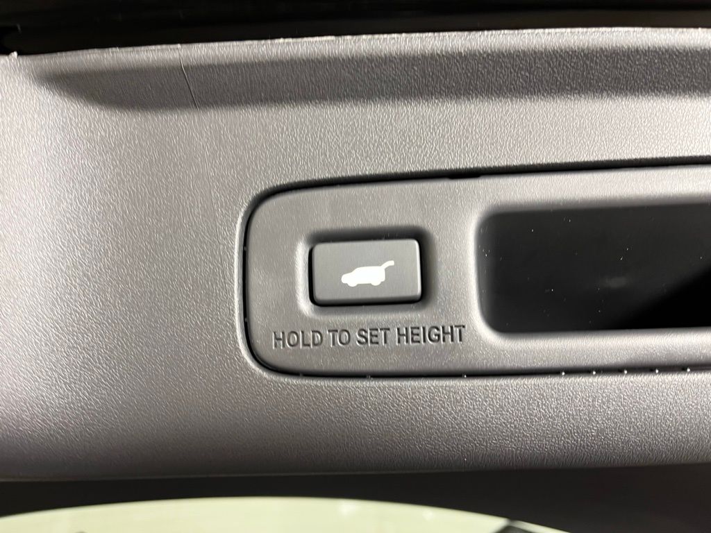 Thumbnail: 2025 Acura ADX - 21