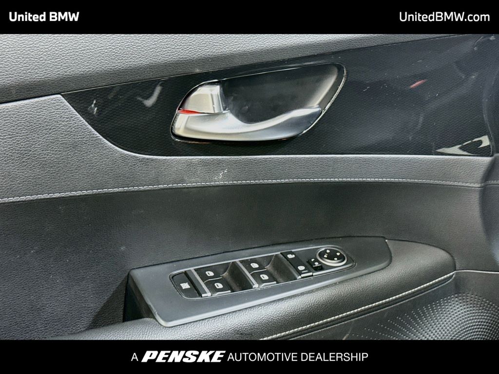 Thumbnail: 2020 Kia Forte - 3