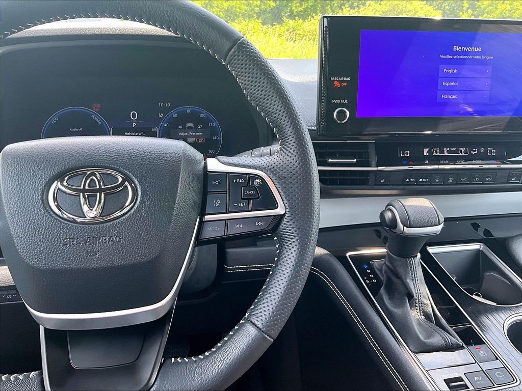 2025 Toyota Sienna — photo 24
