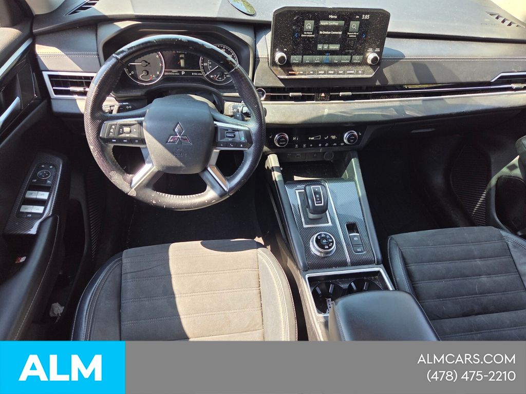 Used 2022  Mitsubishi SE image 10