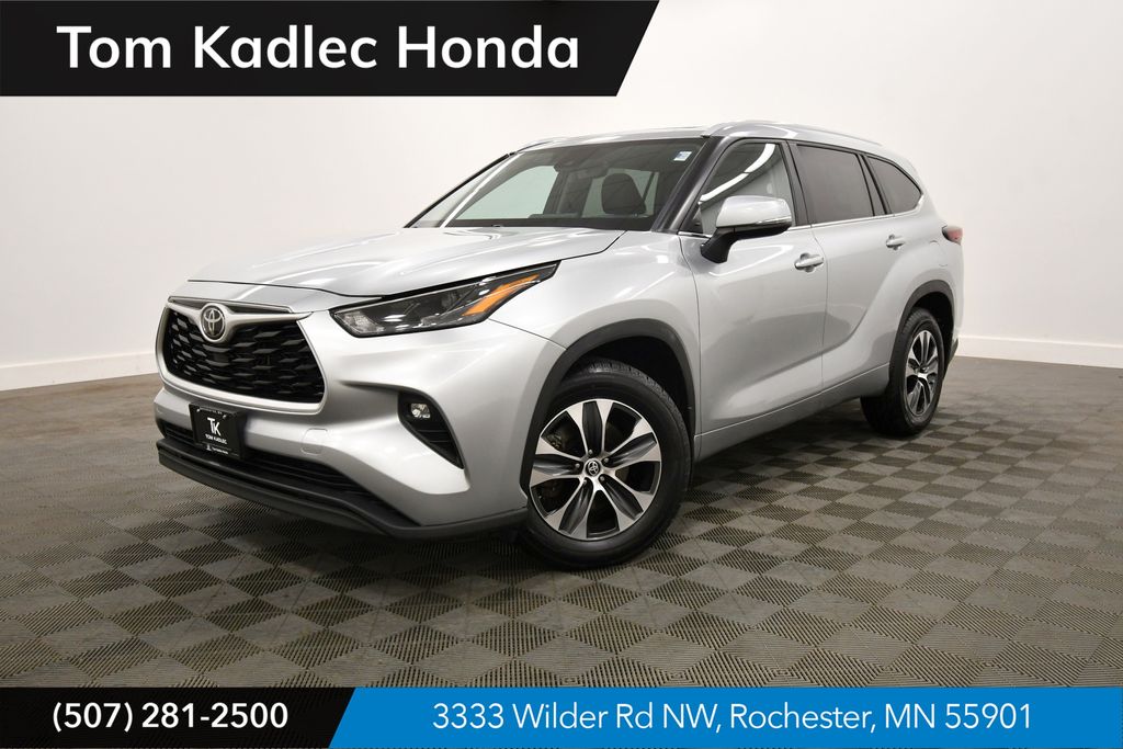 Celestial Silver Metallic 2024 Toyota Highlander SUV / Crossover All-Wheel Drive 8-Speed Automatic