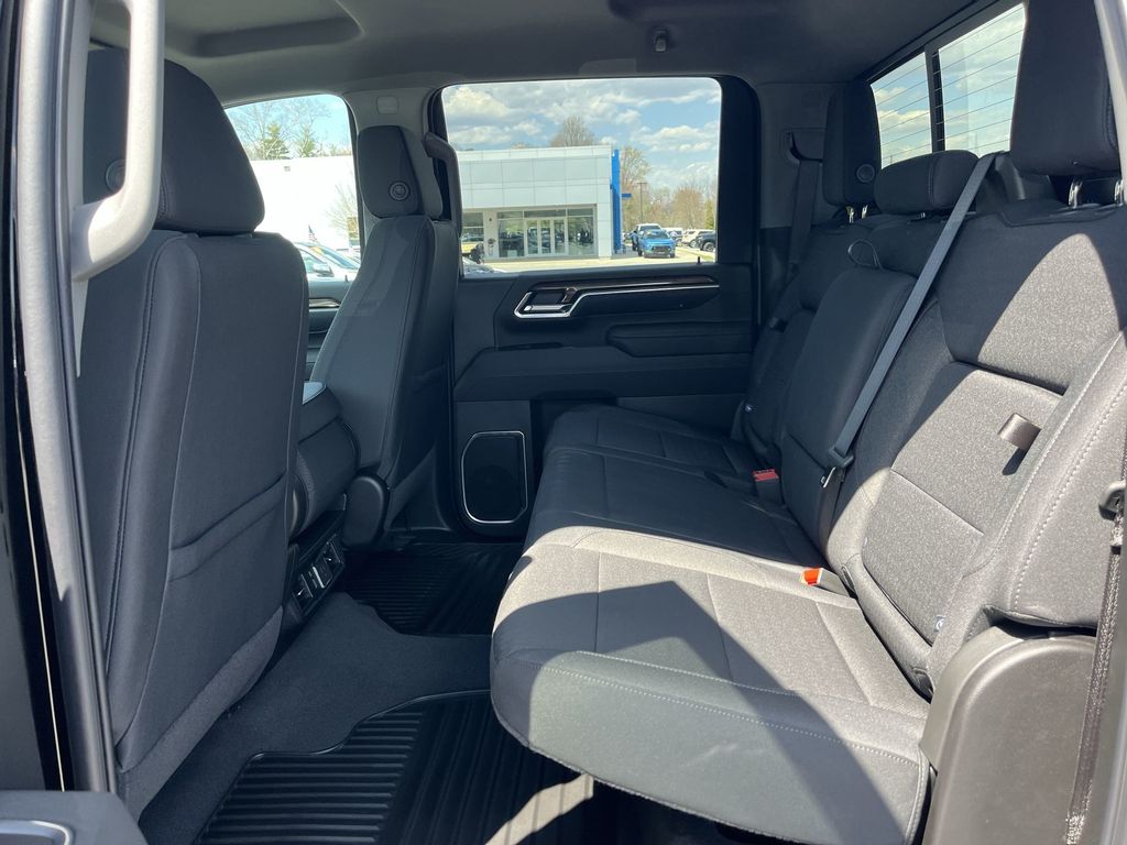 2025 Chevrolet Silverado 2500HD LT photo