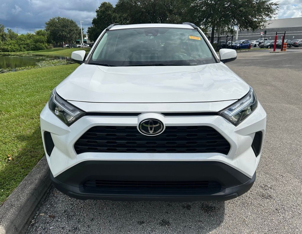 Thumbnail: 2022 Toyota RAV4 - 8
