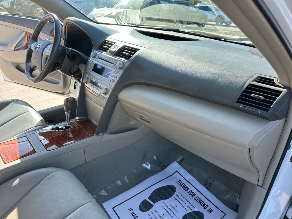 2010 Toyota Camry XLE 31