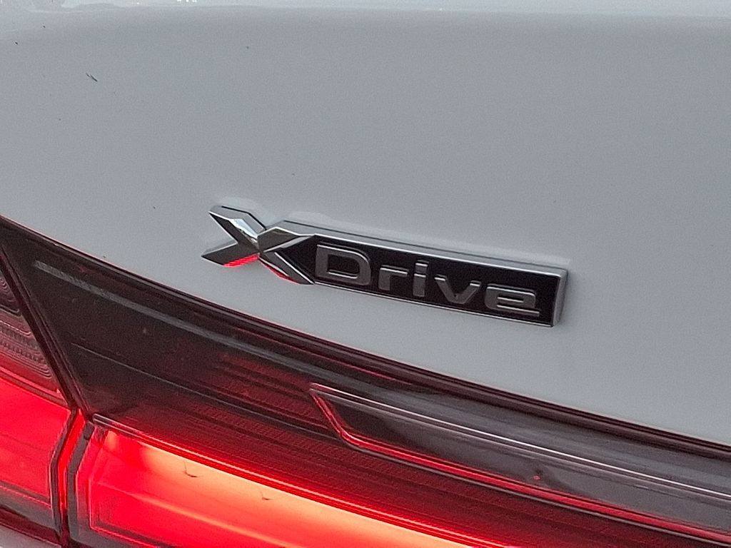 Thumbnail: 2025 BMW 3 Series - 12