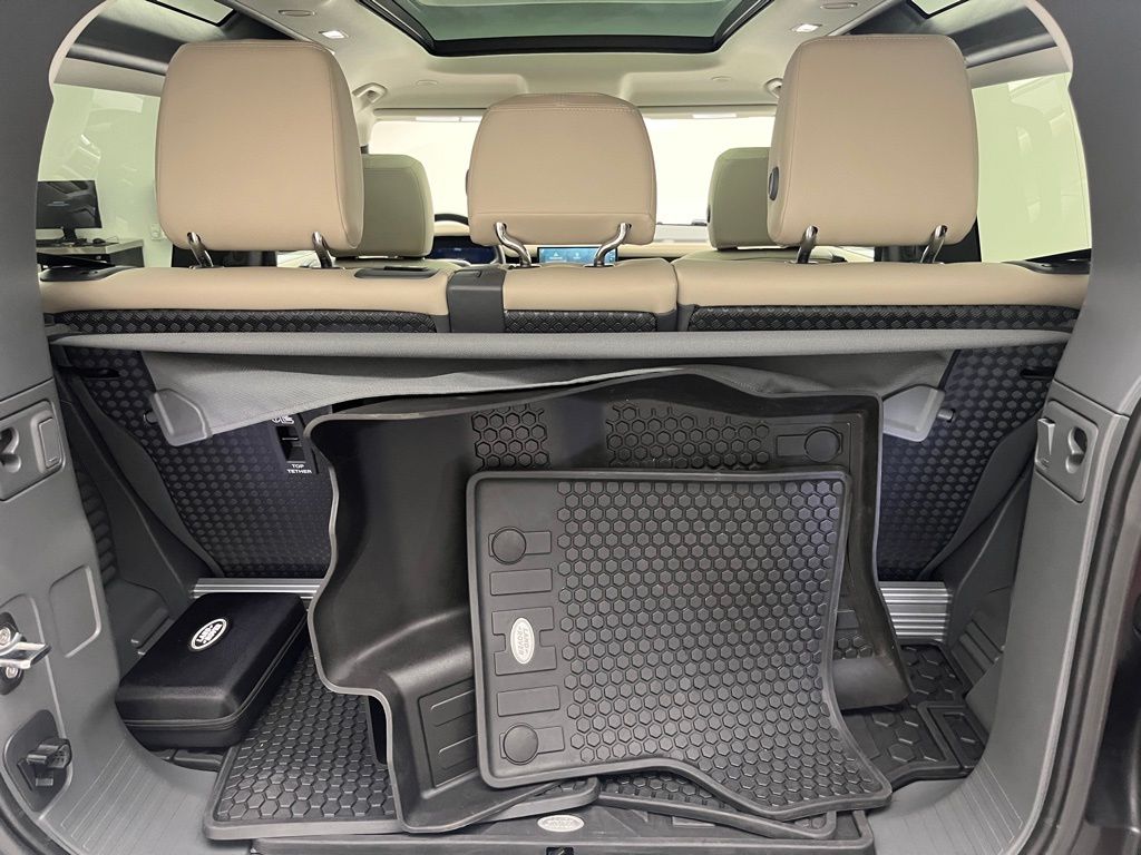 Thumbnail: 2022 Land Rover Defender - 27